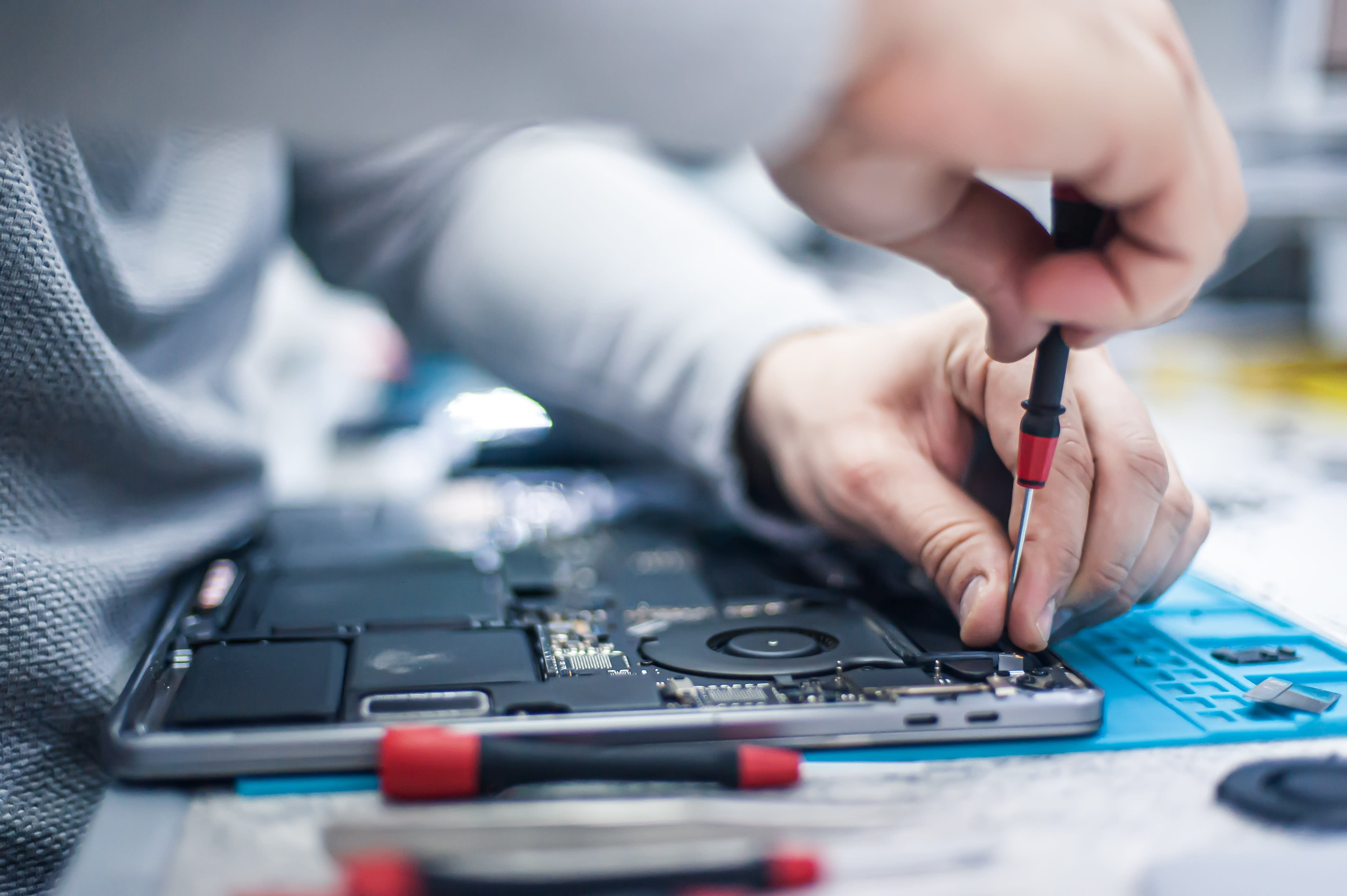 Expert Mobile and Computer Repair Services in Kuwait | FIXIT.Q8